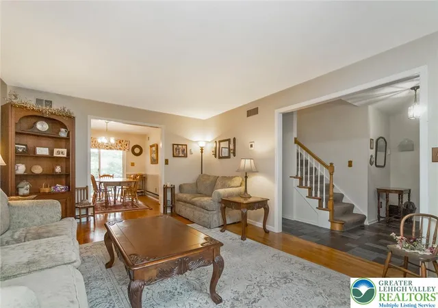 Homes for sale in Lower Saucon Twp, PA | 2042 Hilltop Rd, Lower Saucon Twp, PA 18015 | MLS# 779358