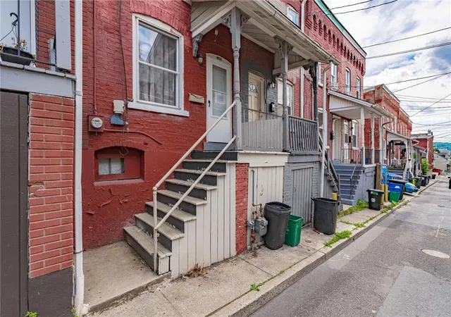 Photo 3 of Sale Pending at 930 Mechanic St, Bethlehem, PA 18015 | MLS# 779390 | Listing updated on 2026-08-04