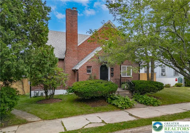 Homes for sale in Bethlehem City, PA | 726 Seneca St, Bethlehem City, PA 18015 | MLS# 779403