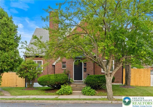 Homes for sale in Bethlehem City, PA | 726 Seneca St, Bethlehem City, PA 18015 | MLS# 779403