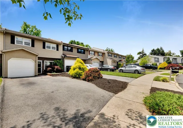 Homes for sale in South Whitehall Twp, PA | 324 Tamarack Dr, South Whitehall Twp, PA 18104 | MLS# 779090