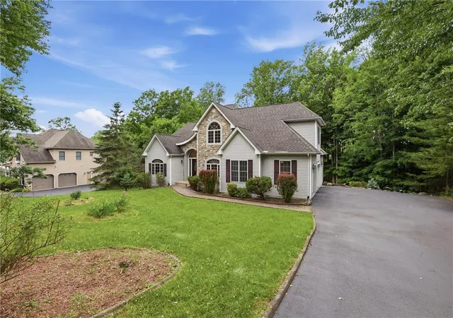 Homes for sale in Smithfield Twp, PA | 608 Washington Xing, Smithfield Twp, PA 18301 | MLS# 778648