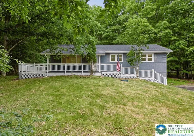 Homes for sale in Chestnuthill Twp, PA | 117 Jennifer Ln, Chestnuthill Twp, PA 18330 | MLS# 779436