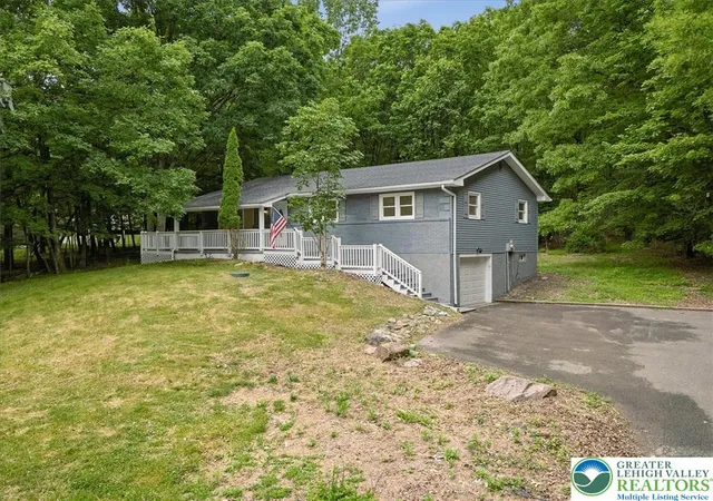 Homes for sale in Chestnuthill Twp, PA | 117 Jennifer Ln, Chestnuthill Twp, PA 18330 | MLS# 779436