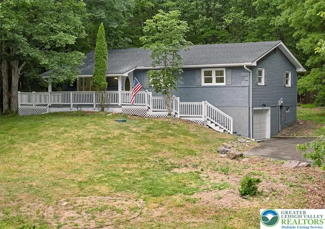 Homes for sale in Chestnuthill Twp, PA | 117 Jennifer Ln, Chestnuthill Twp, PA 18330 | MLS# 779436