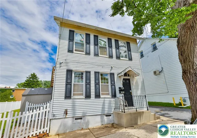 Homes for sale in Bethlehem City, PA | 820 New St, Bethlehem City, PA 18018 | MLS# 779448