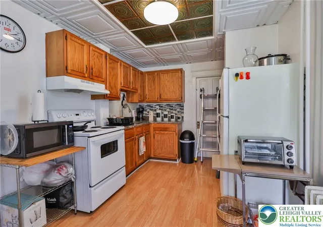 Listing Photo 2 - Condo for sale in building located at 820 New St, Bethlehem, PA 18018 - Unit #