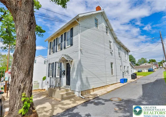 Homes for sale in Bethlehem City, PA | 820 New St, Bethlehem City, PA 18018 | MLS# 779448