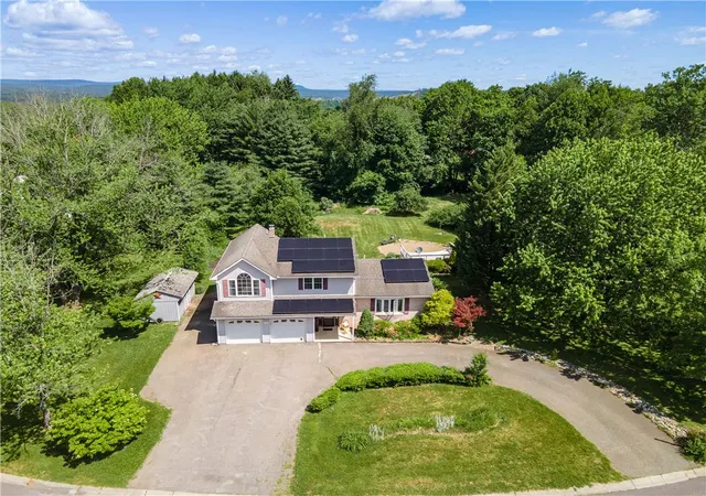 Photo 2 of Single family home for sale at 2153 Valley View Dr S, Saylorsburg, PA 18353 | MLS# 779359 | Listing updated on 2026-08-03