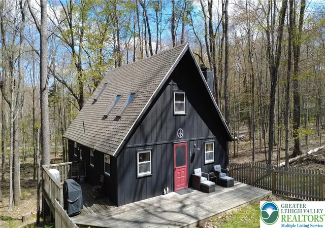 Homes for sale in Tobyhanna Twp, PA | 163 Owassa Dr, Tobyhanna Twp, PA 18347 | MLS# 779480