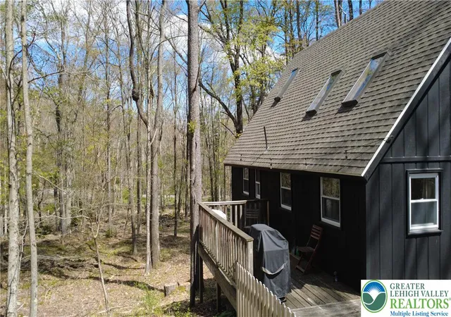 Homes for sale in Tobyhanna Twp, PA | 163 Owassa Dr, Tobyhanna Twp, PA 18347 | MLS# 779480