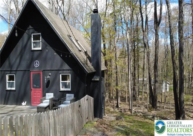 Homes for sale in Tobyhanna Twp, PA | 163 Owassa Dr, Tobyhanna Twp, PA 18347 | MLS# 779480