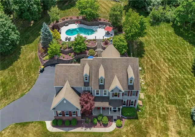 2nd image of 2760 Valley View Rd, Hellertown Boro, PA 18055 | MLS# 779476