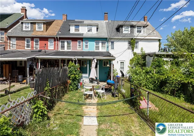 Homes for sale in Freemansburg Boro, PA | 204 Clearfield St, Freemansburg Boro, PA 18017 | MLS# 779489