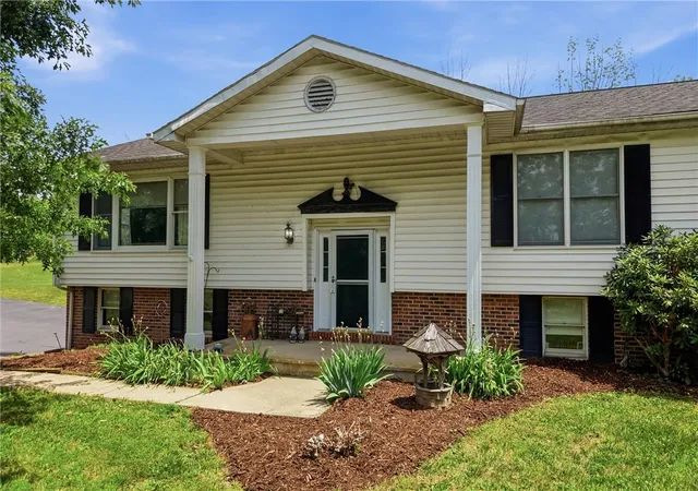 Homes for sale in Bushkill Twp, PA | 732 Bushkill Center Rd, Bushkill Twp, PA 18064 | MLS# 779091