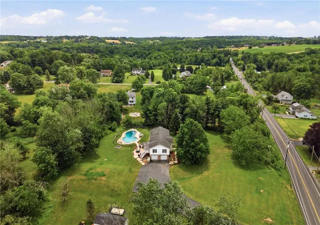 Homes for sale in Bushkill Twp, PA | 732 Bushkill Center Rd, Bushkill Twp, PA 18064 | MLS# 779091