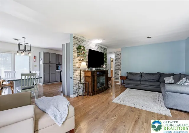 Homes for sale in Bushkill Twp, PA | 732 Bushkill Center Rd, Bushkill Twp, PA 18064 | MLS# 779091