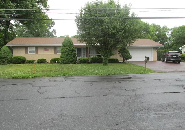 Homes for sale in Slatington Boro, PA | 1026 Oakhurst Dr, Slatington Boro, PA 18080 | MLS# 779557