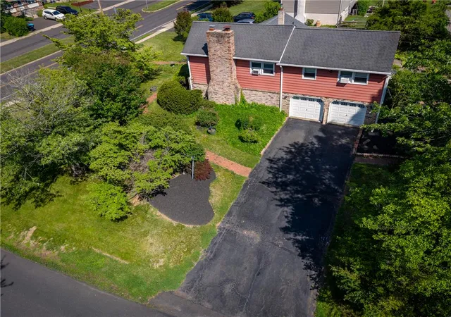 Homes for sale in New Britain Twp, PA | 36 Schoolhouse Rd, New Britain Twp, PA 18914 | MLS# 779418