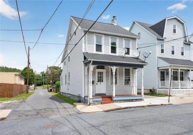 Homes for sale in Bethlehem City, PA | 21 E Ettwein St, Bethlehem City, PA 18018 | MLS# 779419
