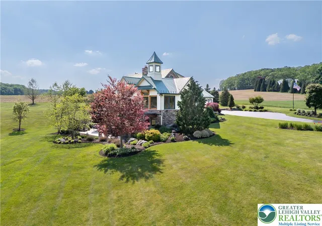 Homes for sale in East Allen Twp, PA | 5136 Old Carriage Rd, East Allen Twp, PA 18067 | MLS# 776908