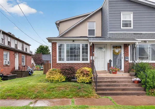 Homes for sale in Hellertown, PA | 1056 Detweiler Ave, Hellertown, PA 18055 | MLS# 779535