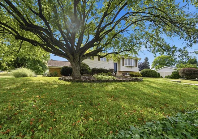 Photo 4 of Sale Pending at 32 Robert Dr, Allentown, PA 18104 | MLS# 779620 | Listing updated on 2026-07-02