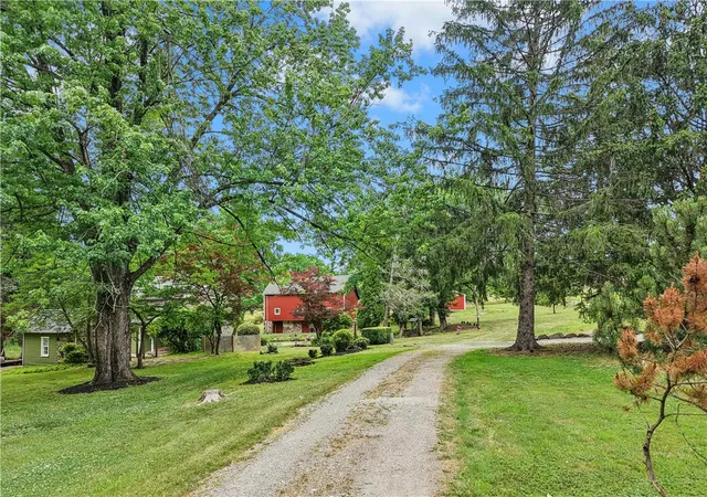Homes for sale in Springfield Twp, PA | 967 State Rd, Springfield Twp, PA 18036 | MLS# 779618