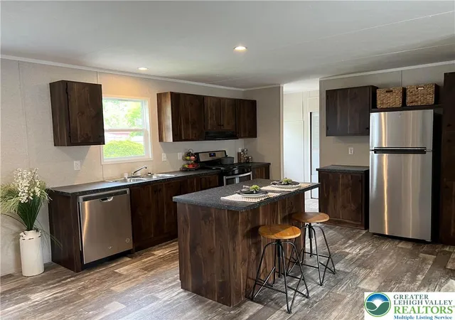 Homes for sale in Middle Smithfield Twp, PA | 342 Upper Phme South Dr, Middle Smithfield Twp, PA 18302 | MLS# 779638