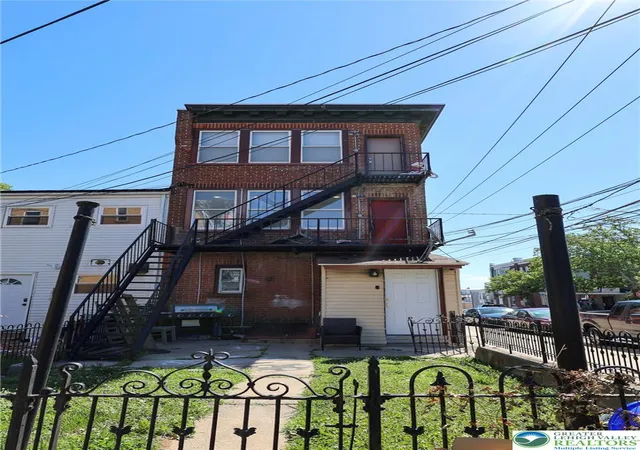 Homes for sale in Allentown City, PA | 140 14th St, Allentown City, PA 18102 | MLS# 779605