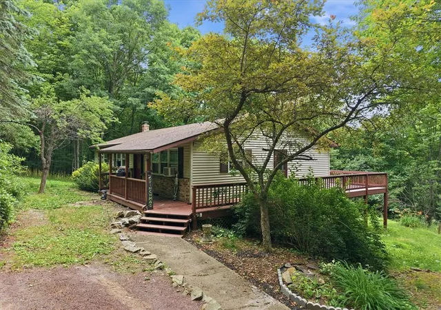 Homes for sale in Jim Thorpe Boro, PA | 520 Highland Hill Rd, Jim Thorpe Boro, PA 18235 | MLS# 779653