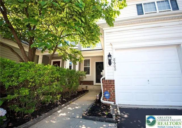 Homes for sale in Upper Macungie Twp, PA | 8608 Mayfair Ct, Upper Macungie Twp, PA 18031 | MLS# 779658