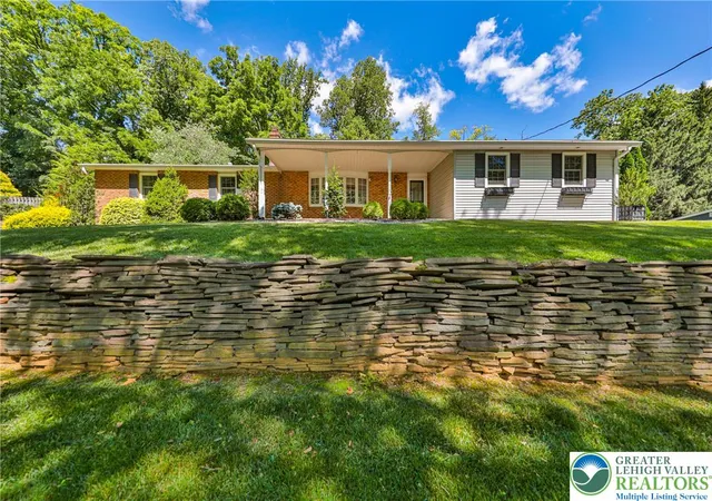 Homes for sale in Palmer Twp, PA | 3557 Southwood Dr, Palmer Twp, PA 18045 | MLS# 779668