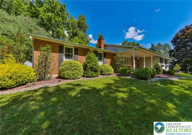 Homes for sale in Palmer Twp, PA | 3557 Southwood Dr, Palmer Twp, PA 18045 | MLS# 779668