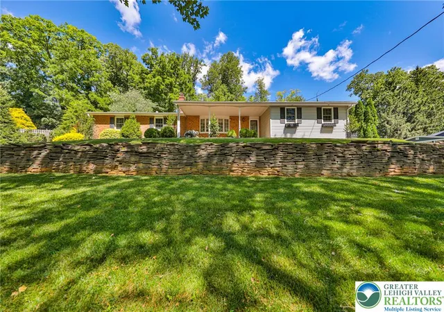 Homes for sale in Palmer Twp, PA | 3557 Southwood Dr, Palmer Twp, PA 18045 | MLS# 779668