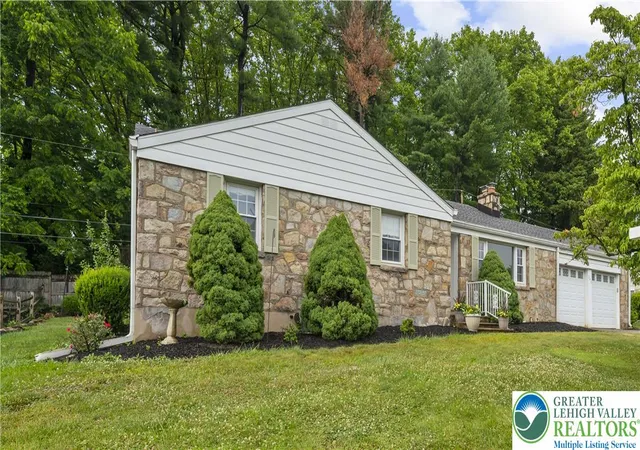 Homes for sale in Bethlehem City, PA | 243 Flagstone, Bethlehem City, PA 18017 | MLS# 779396