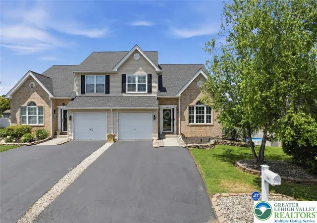 Homes for sale in North Whitehall Twp, PA | 2341 Juniper Dr, North Whitehall Twp, PA 18037 | MLS# 779523