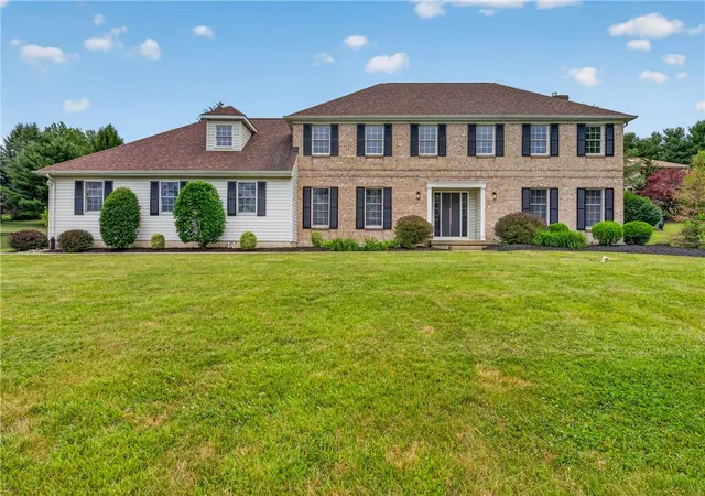 2nd image of 5642 Limeport Rd, Emmaus, PA 18049 | MLS# 779574