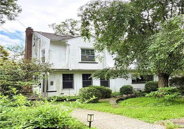 2nd image of 377 Shawnee Dr, Easton, PA 18042 | MLS# 779789