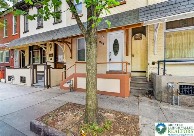 Homes for sale in Allentown City, PA | 948 W Chew St, Allentown City, PA 18102 | MLS# 779740