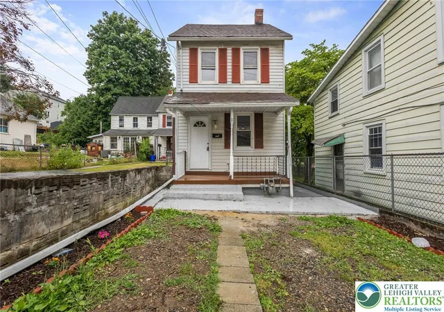 Photo 3 of Single family home for sale at 580 S Benner Ave, Fountain Hill, PA 18015 | MLS# 779643 | Listing updated on 2026-07-28