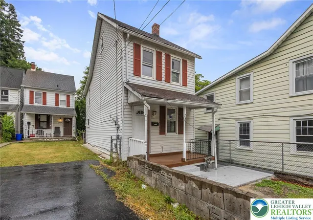 Photo 4 of Single family home for sale at 580 S Benner Ave, Fountain Hill, PA 18015 | MLS# 779643 | Listing updated on 2026-07-28