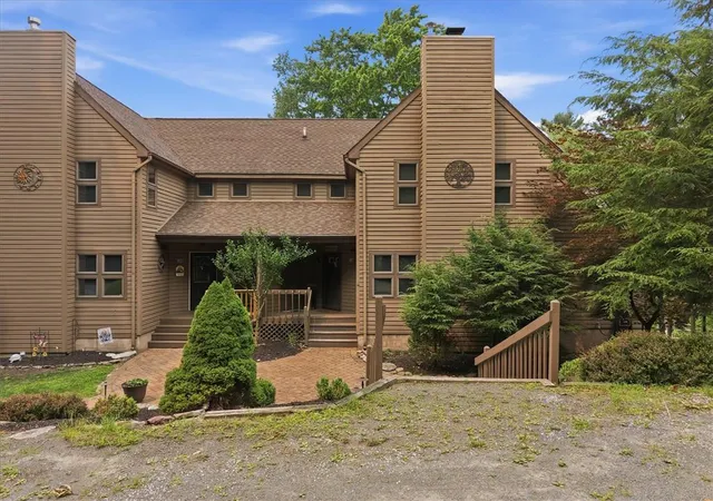 Homes for sale in Greentown, PA | 110 Woodmont Cir, Greentown, PA 18426 | MLS# 779836