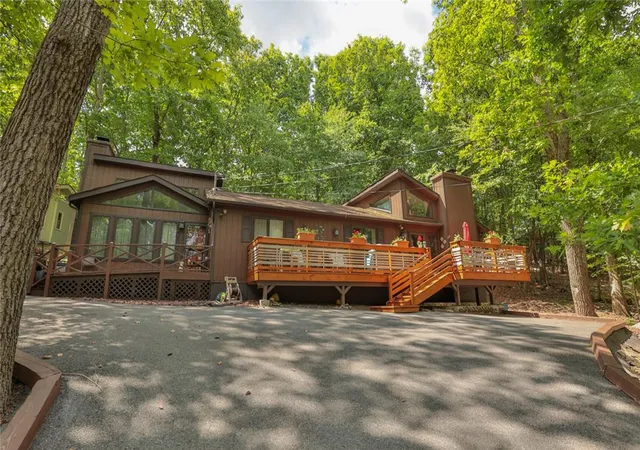 Homes for sale in Stroud Twp, PA | 2114 Lansdale Dr, Stroud Twp, PA 18301 | MLS# 779412