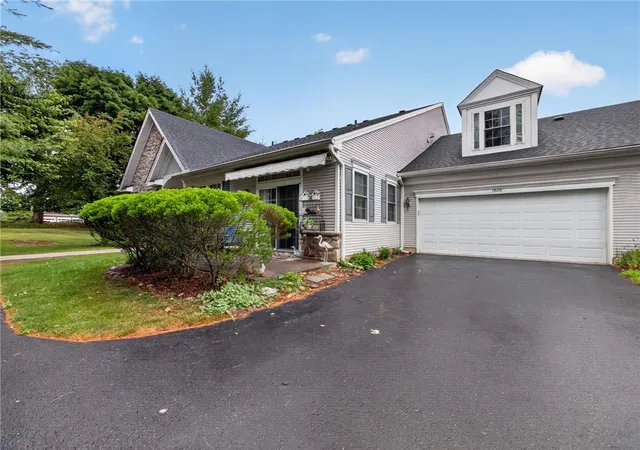 Homes for sale in Hellertown, PA | 1820 Felicity Ln, Hellertown, PA 18055 | MLS# 779656