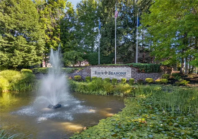 Listing Photo 2 - Condo for sale in building located at 1816 Felicity Ln, Hellertown, PA 18055 - Unit #