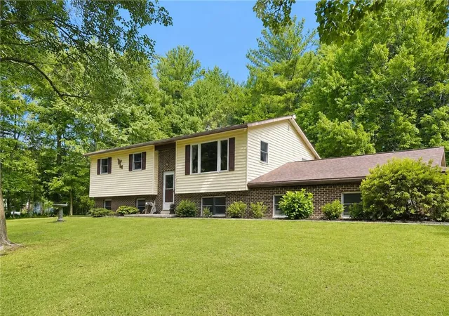 Homes for sale in East Penn Twp, PA | 525 Pinewood Rd, East Penn Twp, PA 18235 | MLS# 779770