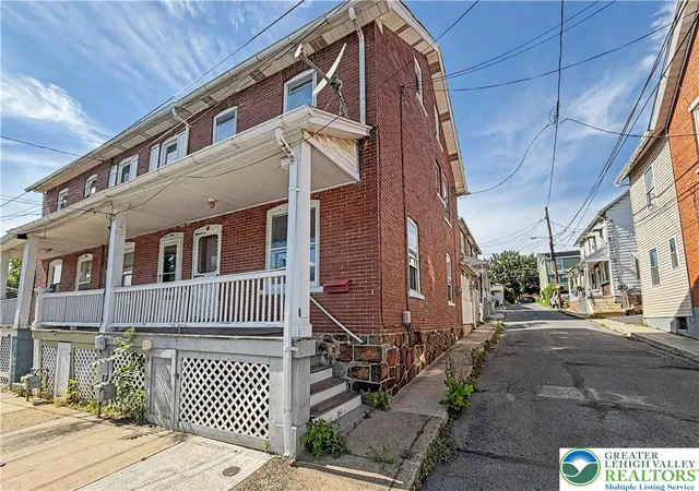 Homes for sale in Bethlehem City, PA | 72 W Ettwein St, Bethlehem City, PA 18018 | MLS# 779168