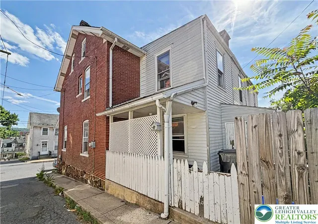Homes for sale in Bethlehem City, PA | 72 W Ettwein St, Bethlehem City, PA 18018 | MLS# 779168
