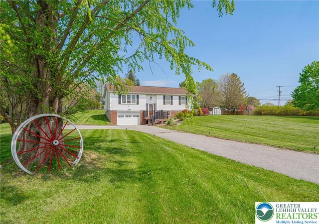 Homes for sale in Lower Mt Bethel Twp, PA | 9454 Jacktown Rd, Lower Mt Bethel Twp, PA 18013 | MLS# 779921